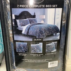 Queen Comforter Set!